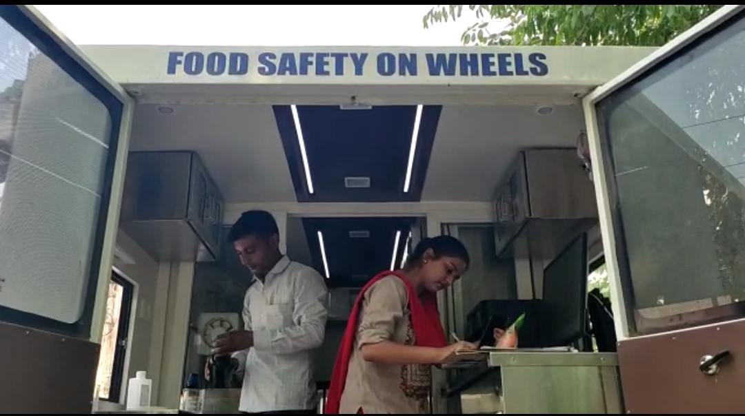 भारत सरकार ने रसोई में मिलावट खाद्य की जांच करने के लिए जिले में क्या भेज दिया