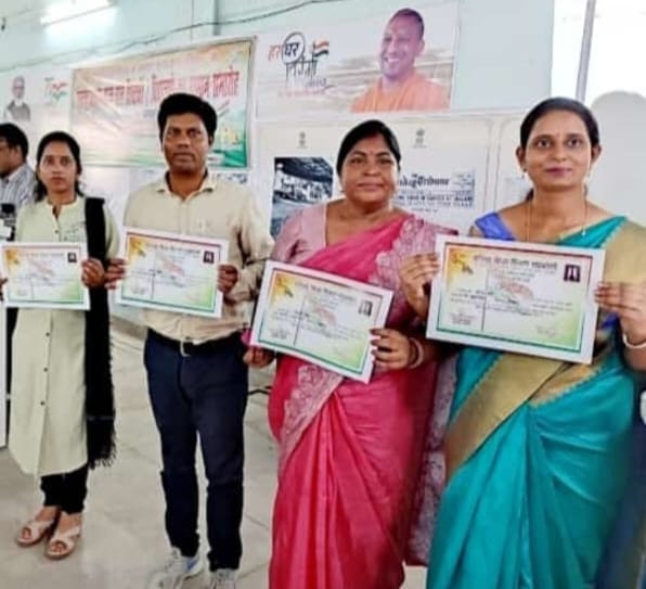 उत्कृष्ट कार्य करने वाले शिवगढ़ क्षेत्र के 4 शिक्षकों को बीएसए ने किया सम्मानित