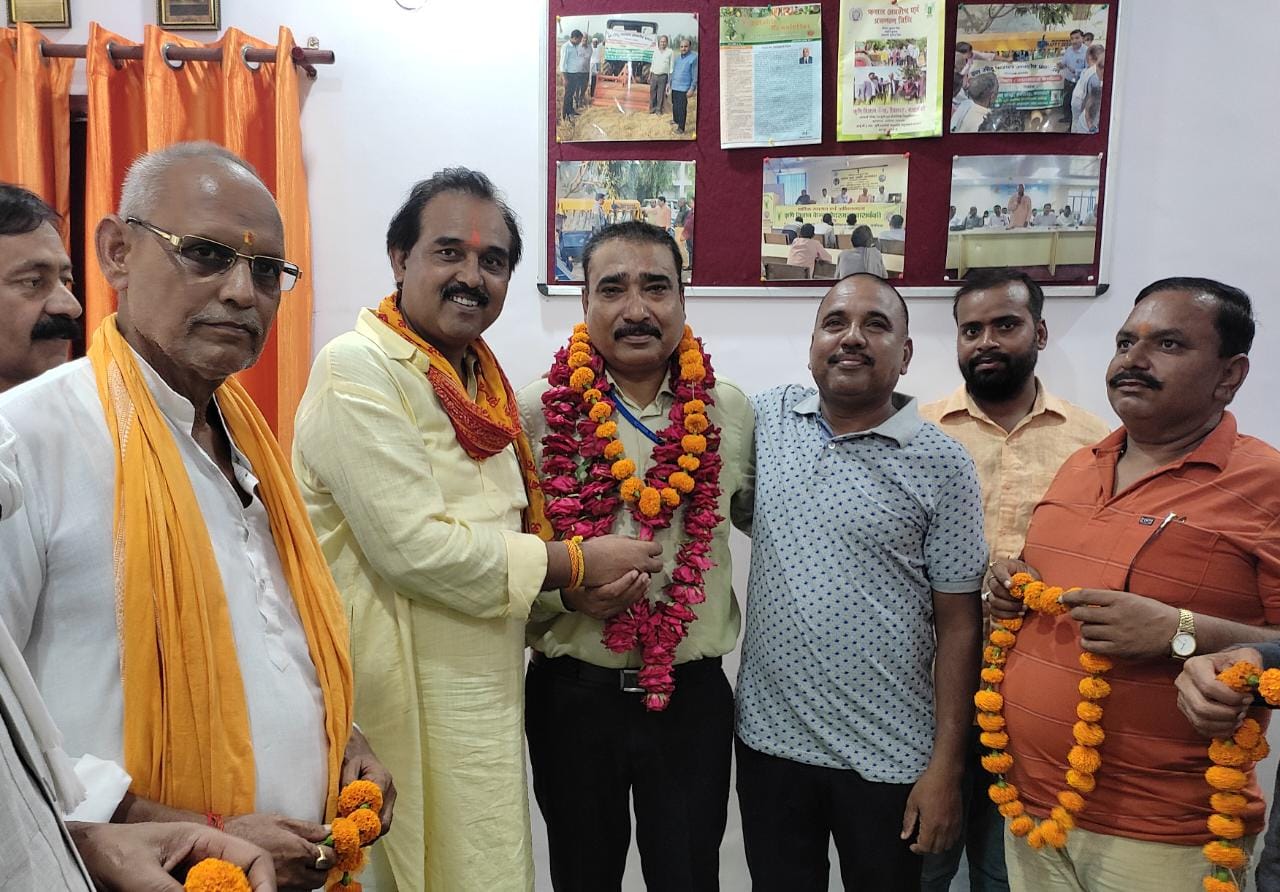 केंद्र व राज्य से सम्मानित डॉ शैलेश सिह का केवीके पर हुआ भव्य स्वागत