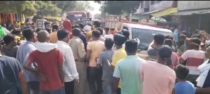 लालगंज में बच्चा चोरी की अफवाह में हुई दूसरी घटना लोडर चालक को भीड़ ने मारपीट कर किया घायल