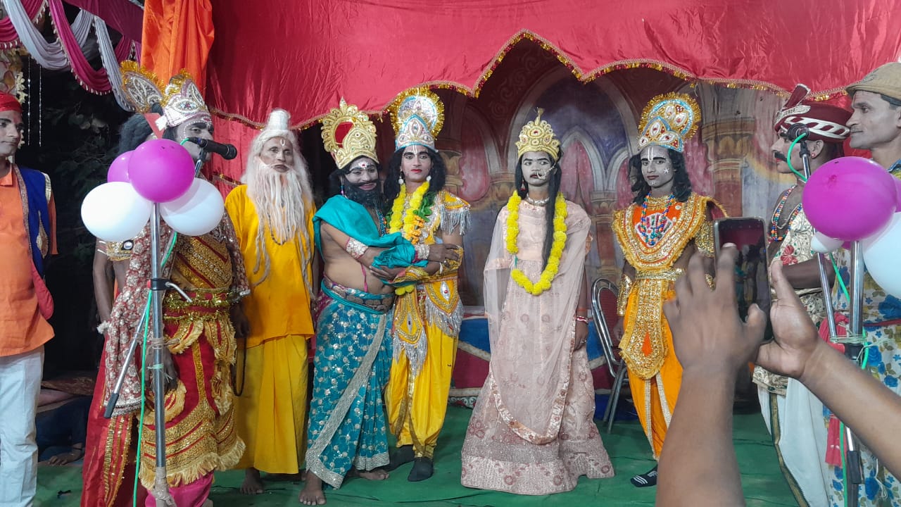 रेवली ग्राम सभा में धनुष यज्ञ व सीता विवाह का हुआ मंचन