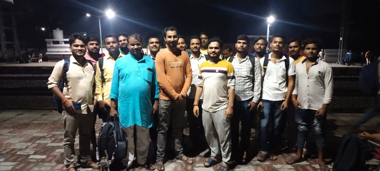 बाबा काशी विश्वनाथ के दर्शन के लिए 150 शिव भक्तों का जत्था हुआ रवाना