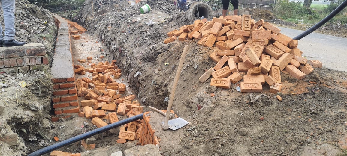 बेड़ारु में जिला पंचायत निधि से बनाए गए मानक विहीन नाले की जांच की मांग