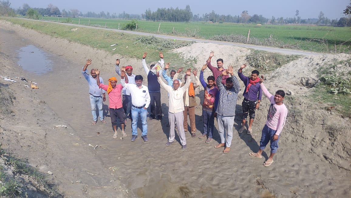 शिवगढ़ रजबहा में पानी न आने से नाराज किसानों ने किया प्रदर्शन