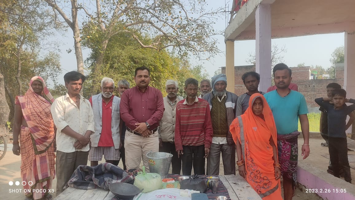 अग्नि पीड़ित के घर कांग्रेसियों ने पहुंचाई संसद द्वारा भेजी गई राहत किट