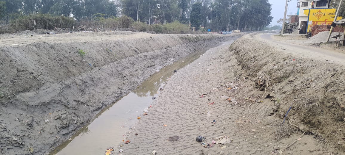 सिंचाई विभाग की लापरवाही से सूख रहीं हजारों हेक्टेयर फसल