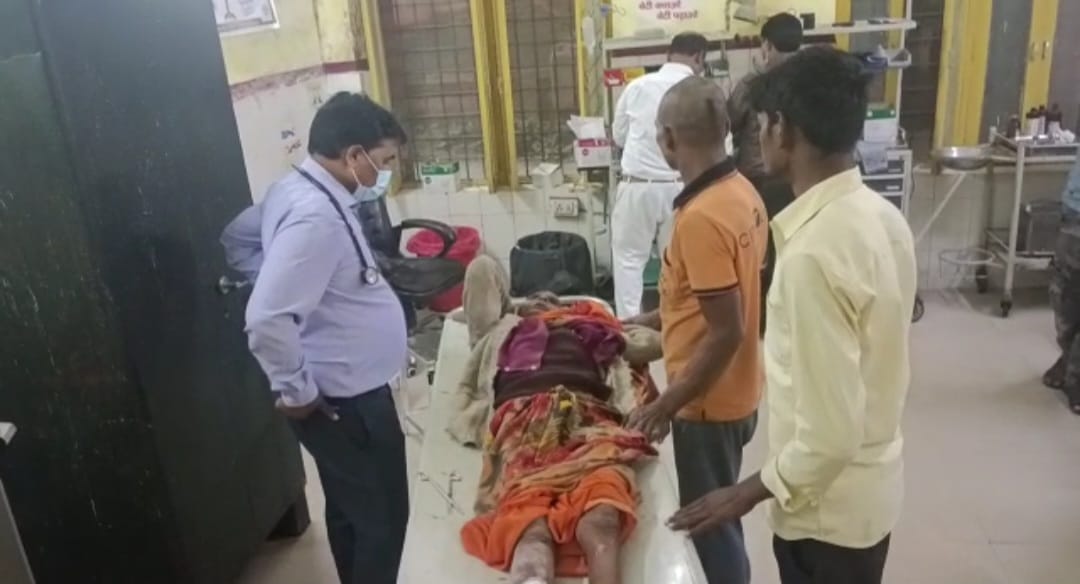 अनियंत्रित तेज रफ्तार वाहन ने  वृद्ध महिला को मारी जोरदार टक्कर महिला गंभीर रूप से हुई घायल