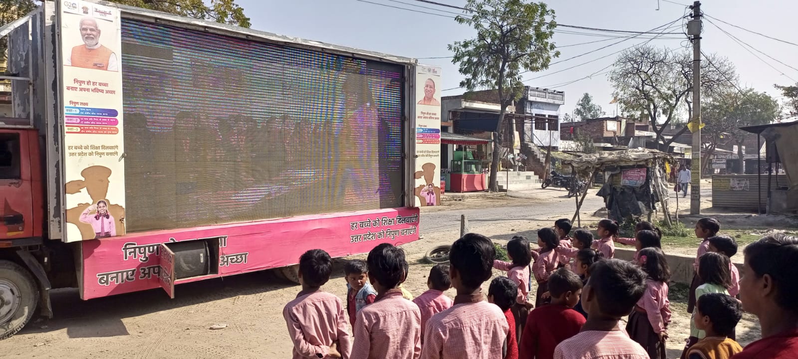 एलईडी वैन के माध्यम से जगाई गई शिक्षा की अलख