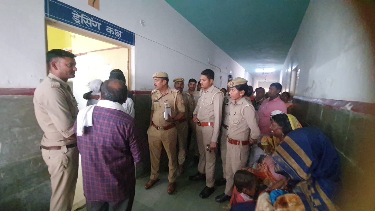 बाइक गिरने से महिला की मौत, दुधमुवी बच्ची घायल ! रेफर