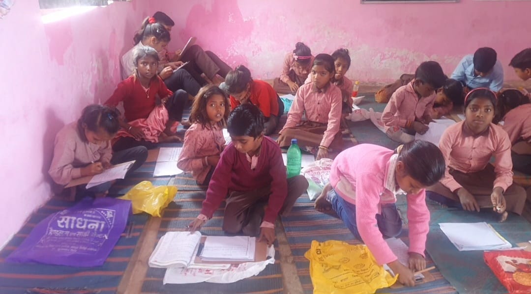 शिवगढ़ में मजाक बनकर रह गई परिषदीय विद्यालयों की परीक्षा