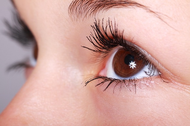 Eye Blinking Reason : आंख फड़कने का कारण और उपाय