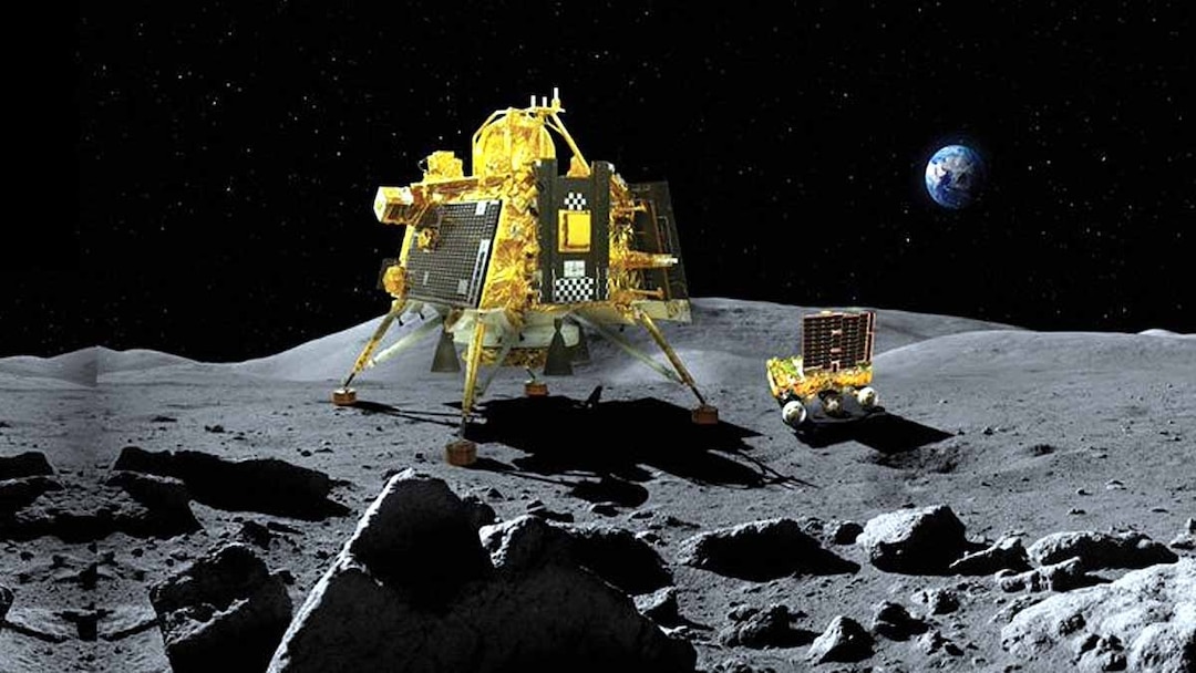 छात्र-छात्राओं ने देखा चंदा मामा की दुनिया में चंद्रयान-3 की लैंडिंग का लाइव प्रसारण