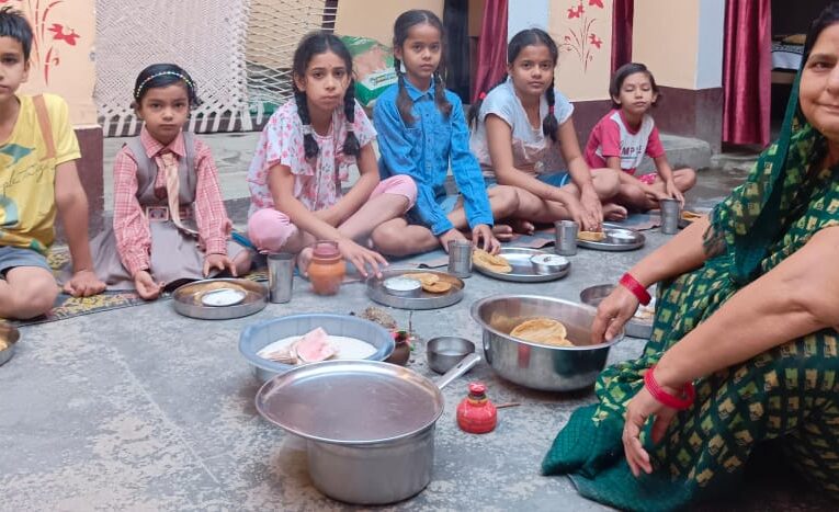 ओरीदास बाबा पावन की कुटी में भव्य कन्याभोज सम्पन्न