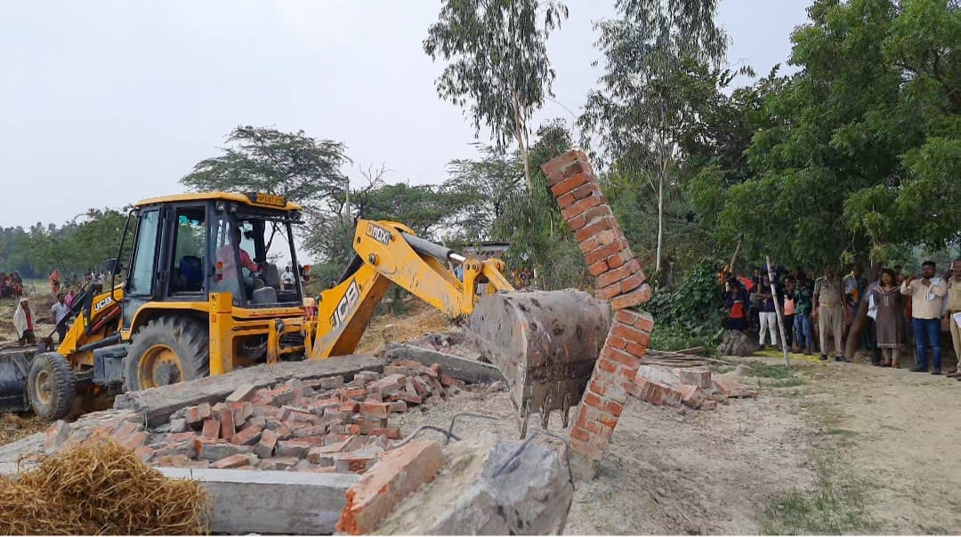 Administration's bulldozer roars on illegal construction