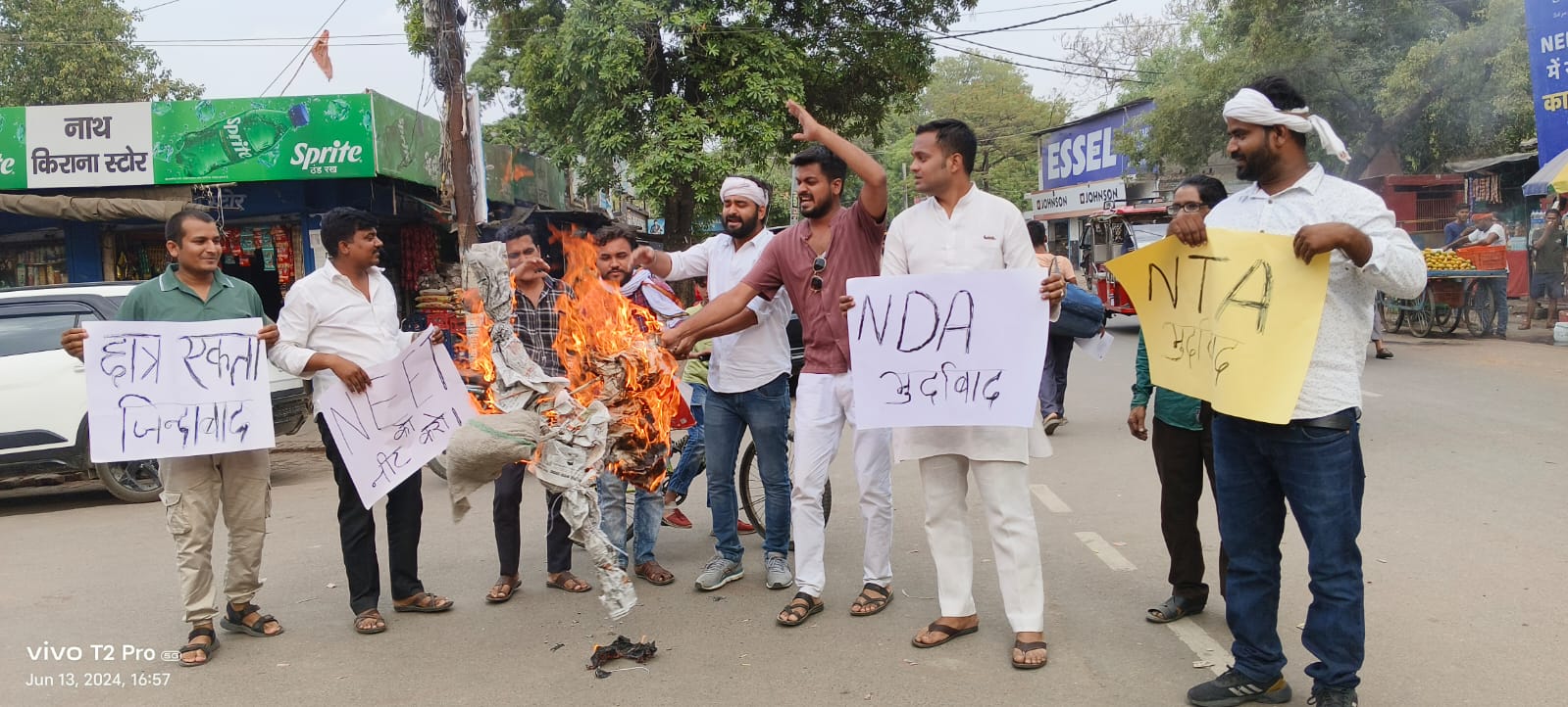 Youth Congress protested against rigging in NEET exam and NTA (National Testing Agency) and protested by burning an effigy.