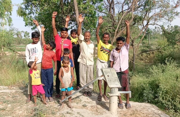 बदावर में वर्षों से खराब पड़े इण्डिया हैंडपम्प,बूंद-बूंद पानी को तरस रहे ग्रामीण