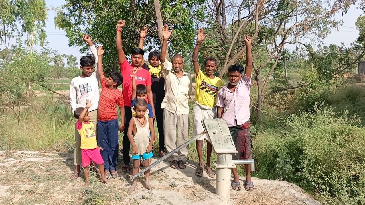 India hand pump lying broken for years in Badawar, villagers yearning for every drop of water