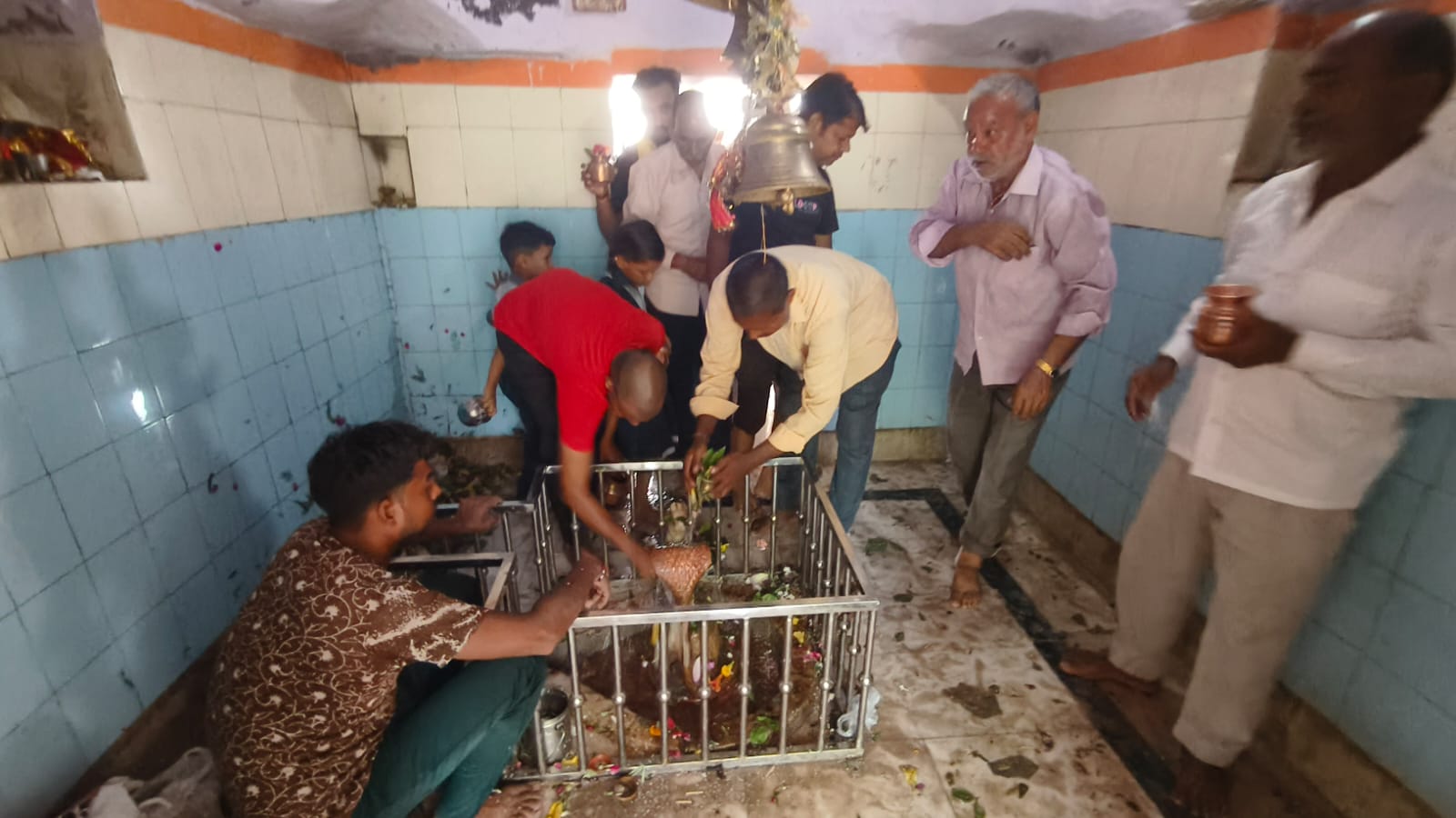 Flood of faith gathered in Shri Barkhandinath Mahadev Temple