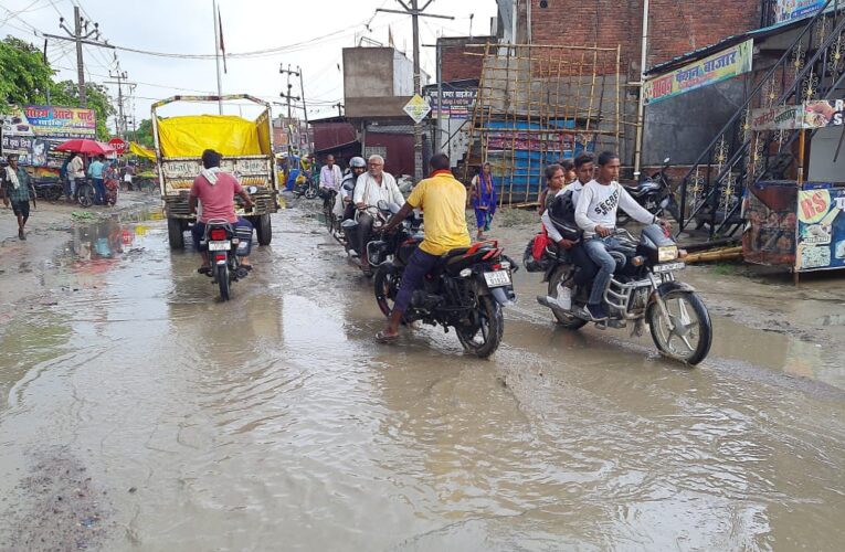 शिवली चौराहे पर जलभराव की समस्या जस की तस जिम्मेदार मौन