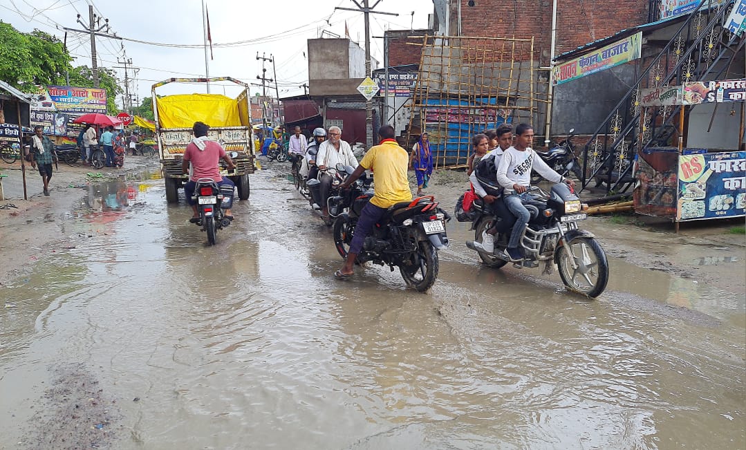 The problem of waterlogging at Shivli intersection remains as it is, the responsible person is silent.