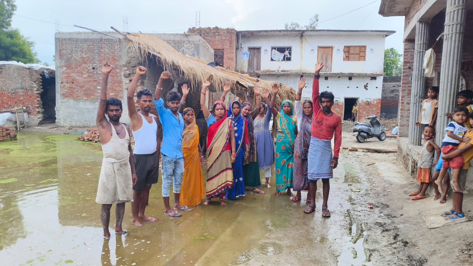 People troubled by the problem of waterlogging demonstrated