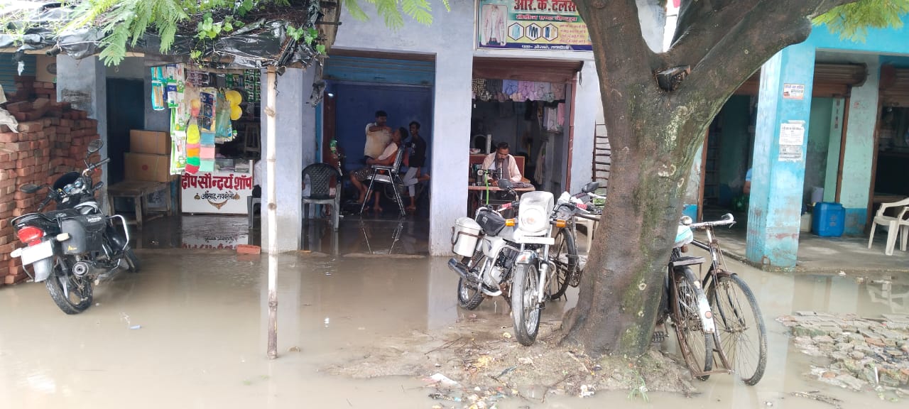 Water entered shops due to negligence of PWD department! anger among traders