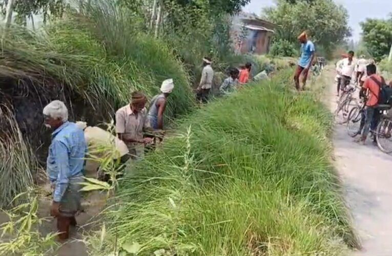 किसानों ने मिलकर की 4 किमी.पोखरा माइनर की सफाई