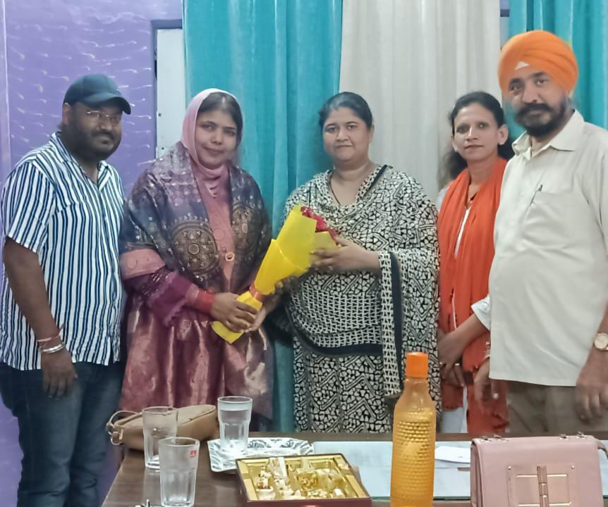 Officials of Sukh Simran Foundation met Kanpur Mahila Police Station President