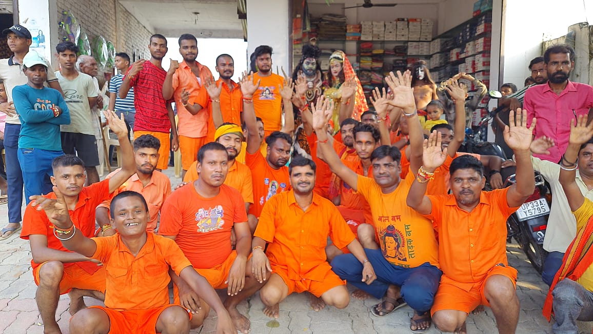 A group of 51 Kanwadis leave from Shivgarh for the darshan of Baba Baijnath.