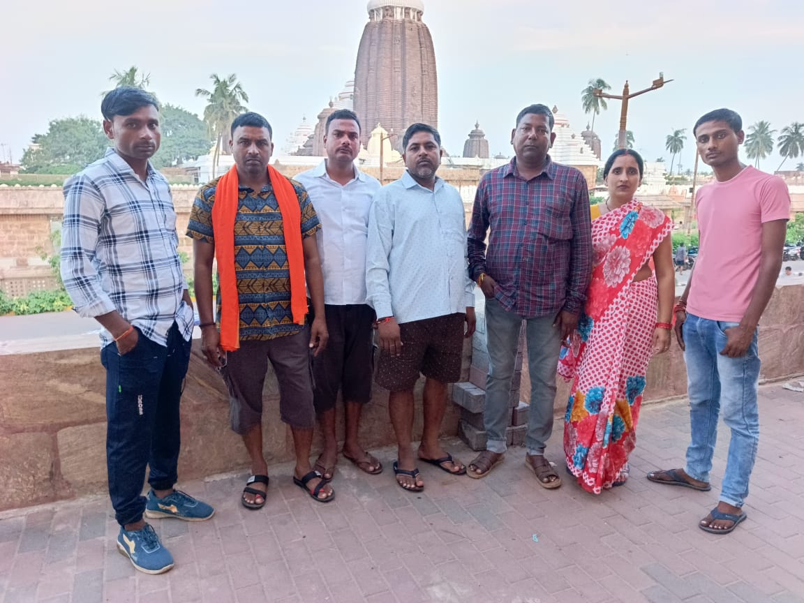 A group of devotees reached religious city Puri from Shivgarh.