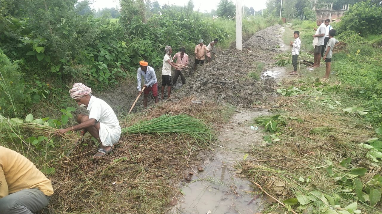 MNREGA is becoming a milch cow, government money is being distributed by fake attendance.