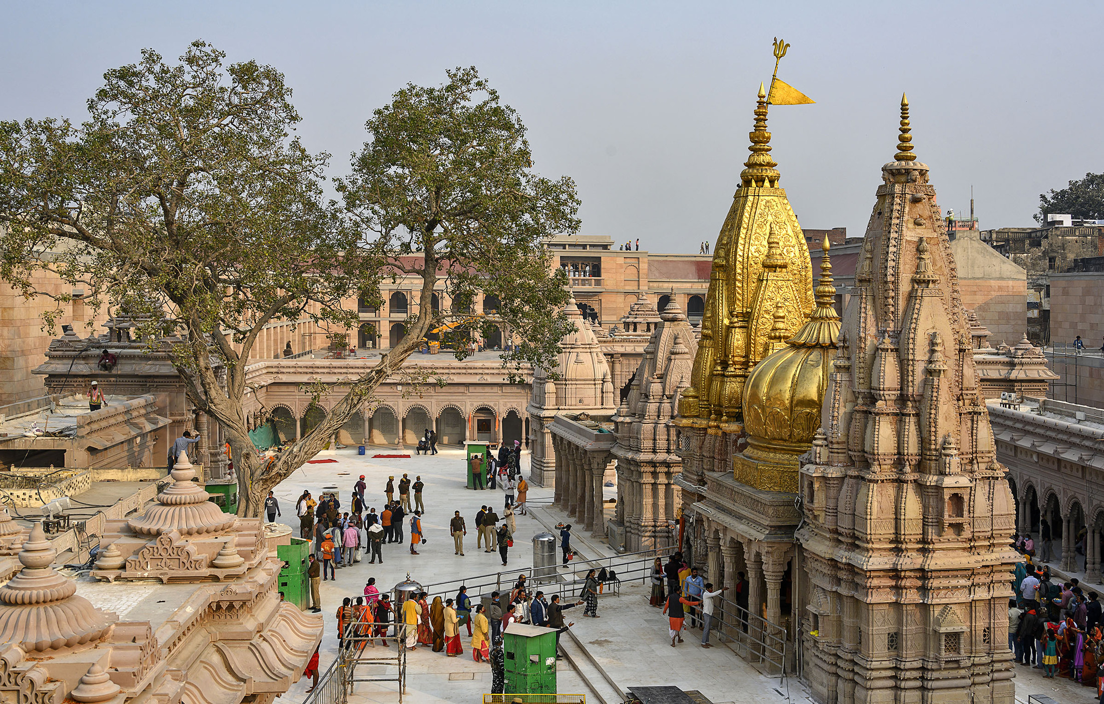 Action: 'Cleanup' done in Municipal Corporation on dirt in Kashi Vishwanath temple area, action taken against three