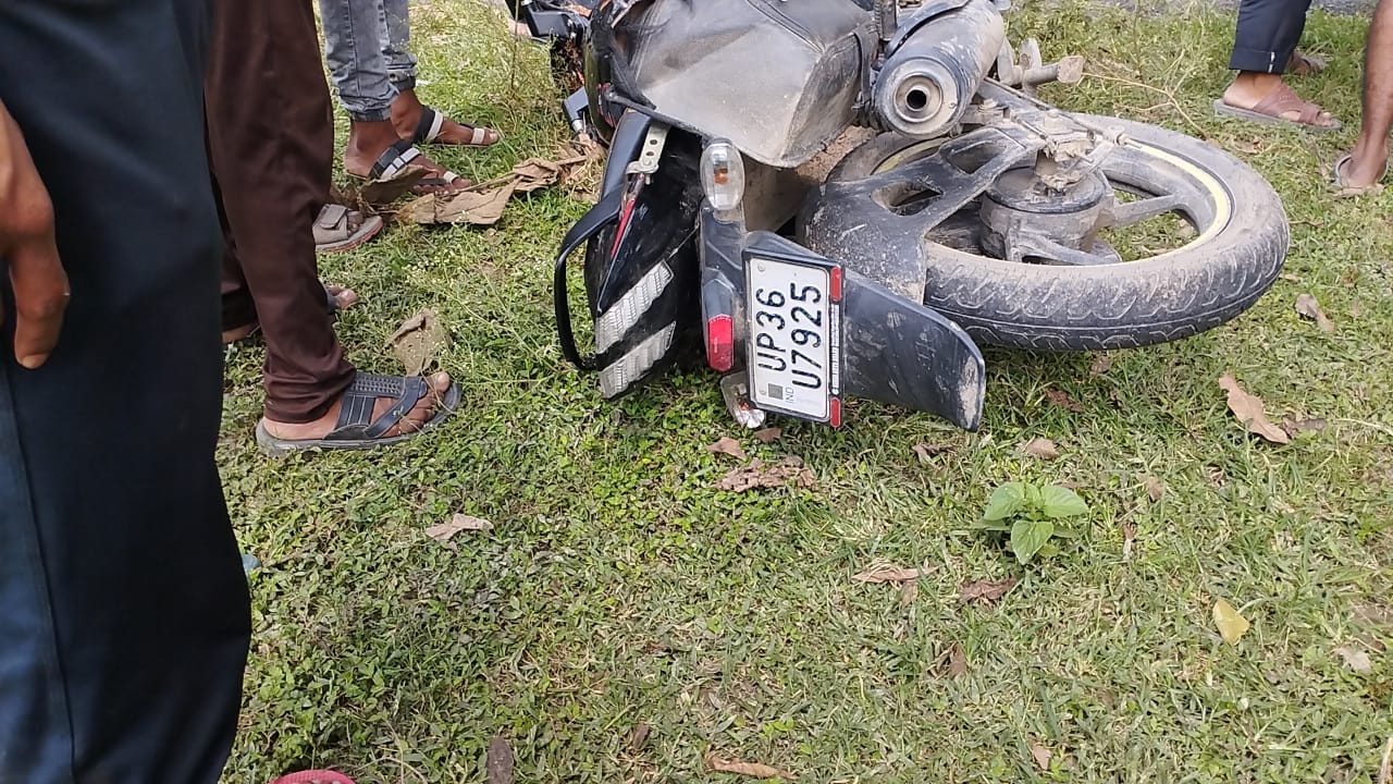 Two youths riding a bike were seriously injured in a collision with an unknown truck on Haidergarh Subeha road near Kamela village.