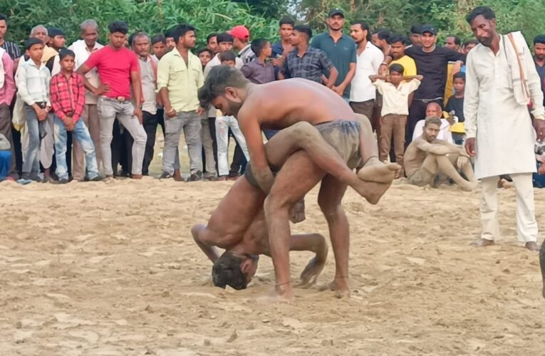 आलोक ने राजेश को पटकनी देकर जीता दंगल केसरी का खिताब