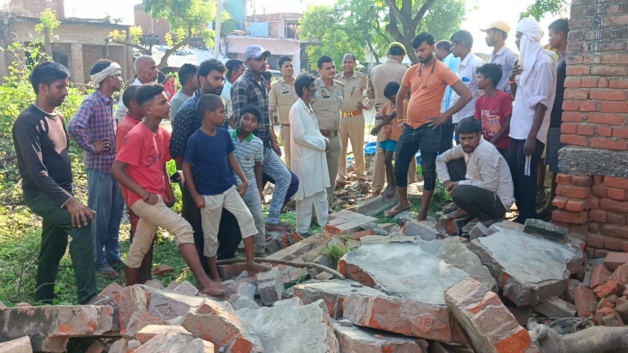 Concrete house collapses and turns into debris! buffalo death