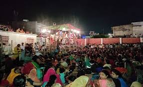 PHOTOS: Crowds gathered to watch the morning aarti in the world famous Ramlila of Ramnagar, see a glimpse in the pictures.
