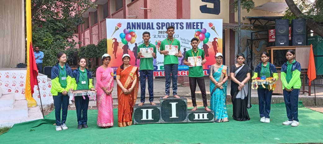 Sports meet organized in SJS, 21 events including Tug of War, Kho-Kho and Kabaddi organized Aakriti tops in hurdle race, Virat becomes number one in sack race