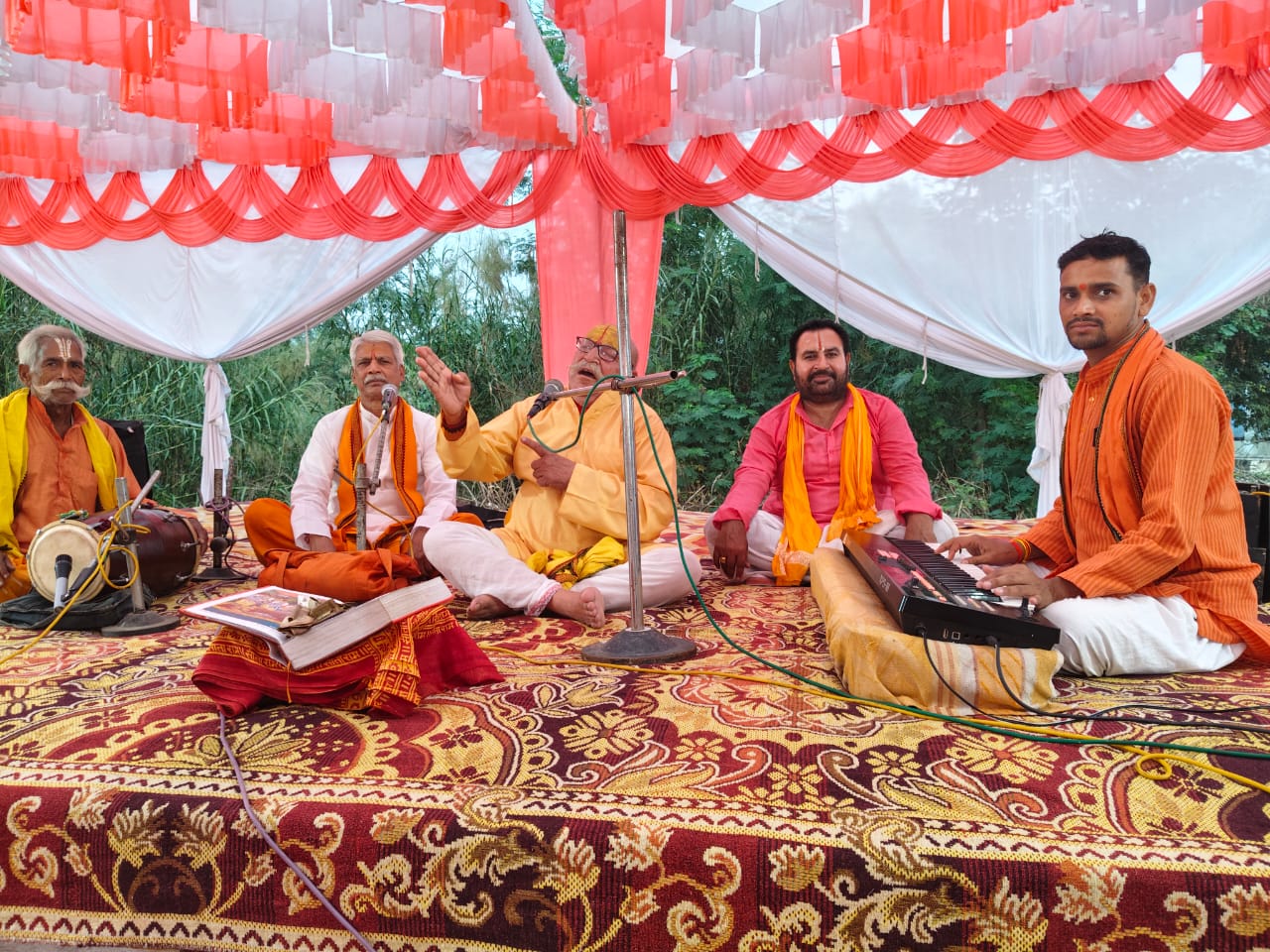 Baba Premdas Kuti immersed in the devotional essence of Shri Ramcharit Manas discussion