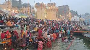 Devotees gathered in Kashi to take bath in Ganga on Devuthani Ekadashi, took a dip of faith; followed the tradition of charity