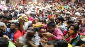 This is the situation of crowd in Banke Bihari temple: Young man fainted at gate number two, old lady's health deteriorated in Prem Mandir.