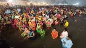 Kashi's Chhath Puja in pictures: Lakhs of devotees offered Arghya to the rising sun, see - the splendor of Chhath on the ghats