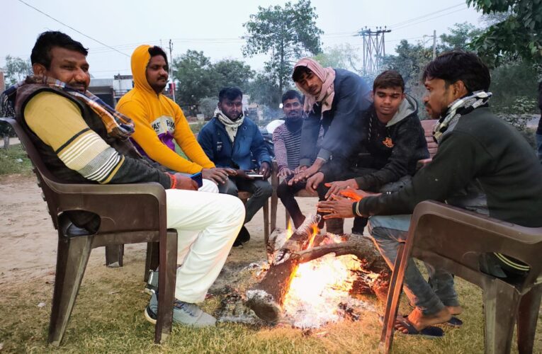 मुख्य चौराहों तथा सार्वजनिक स्थानों पर अलाव जलवाने की मांग