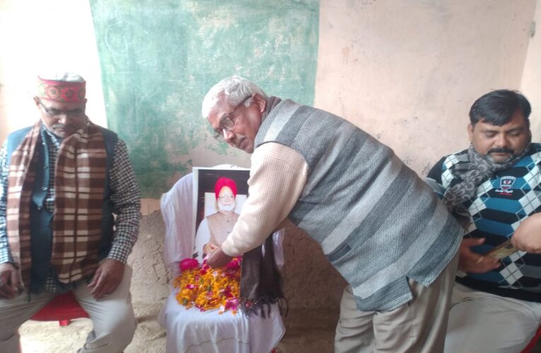 शिवगढ़ कांग्रेस कार्यालय में डॉ.मनमोहन सिंह को दी गई भावभीनी श्रद्धांजलि