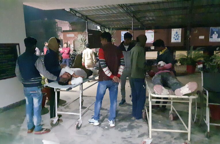 पिकअप की टक्कर से बाइक सवार 2 युवक घायल ! ट्रॉमा सेन्टर रेफर
