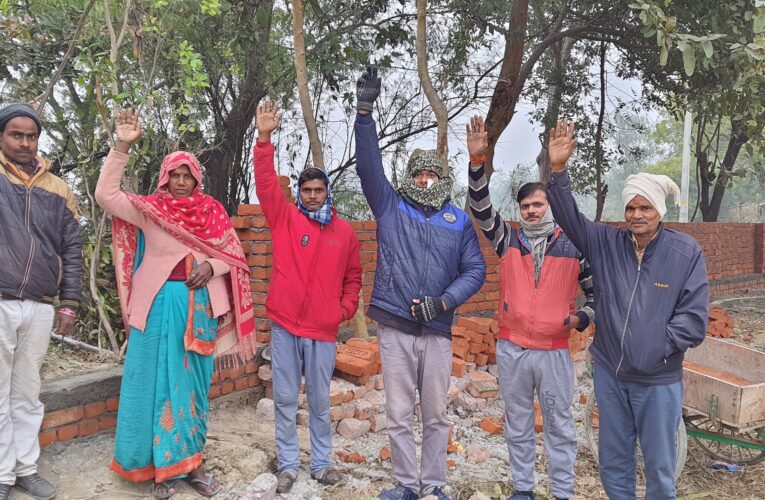 मानकों को दर किनार कर बाउंड्रीवॉल बनाने का आरोप