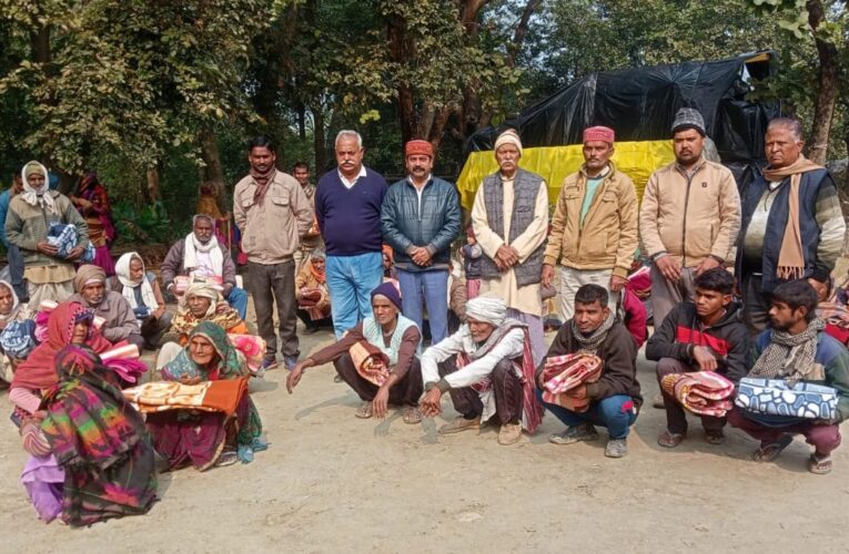 बाबू छत्रसाल सिंह ने 70 जरुरतमंदों को बांटे कम्बल, पेश की मानवता की मिसाल