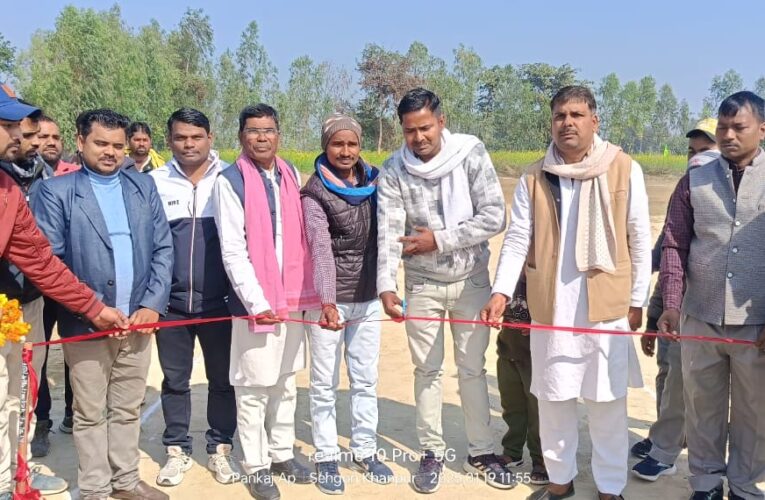 लक्ष्मिनपुर में शुरू हुई जेएलबीबी क्रिकेट प्रतियोगिता