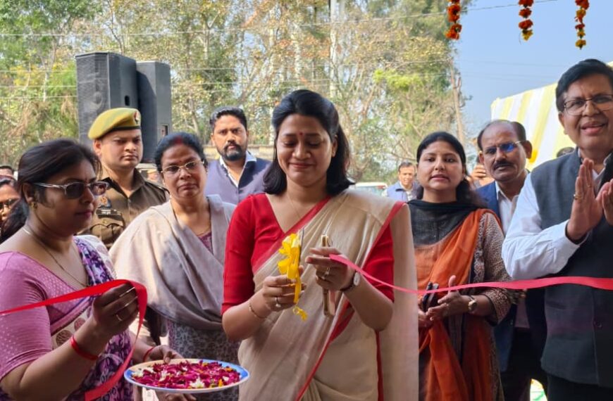 डीएम ने नवनिर्मित संकुल भवन का किया उद्घाटन